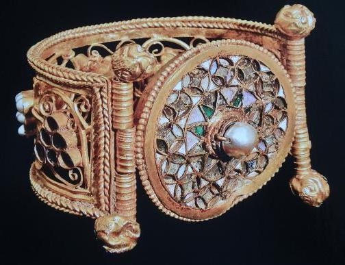 A gold bracelet with pearls of the 6th century AD in the Archaeological Museum of Varna